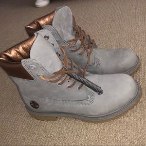 Women’s timberlands!!